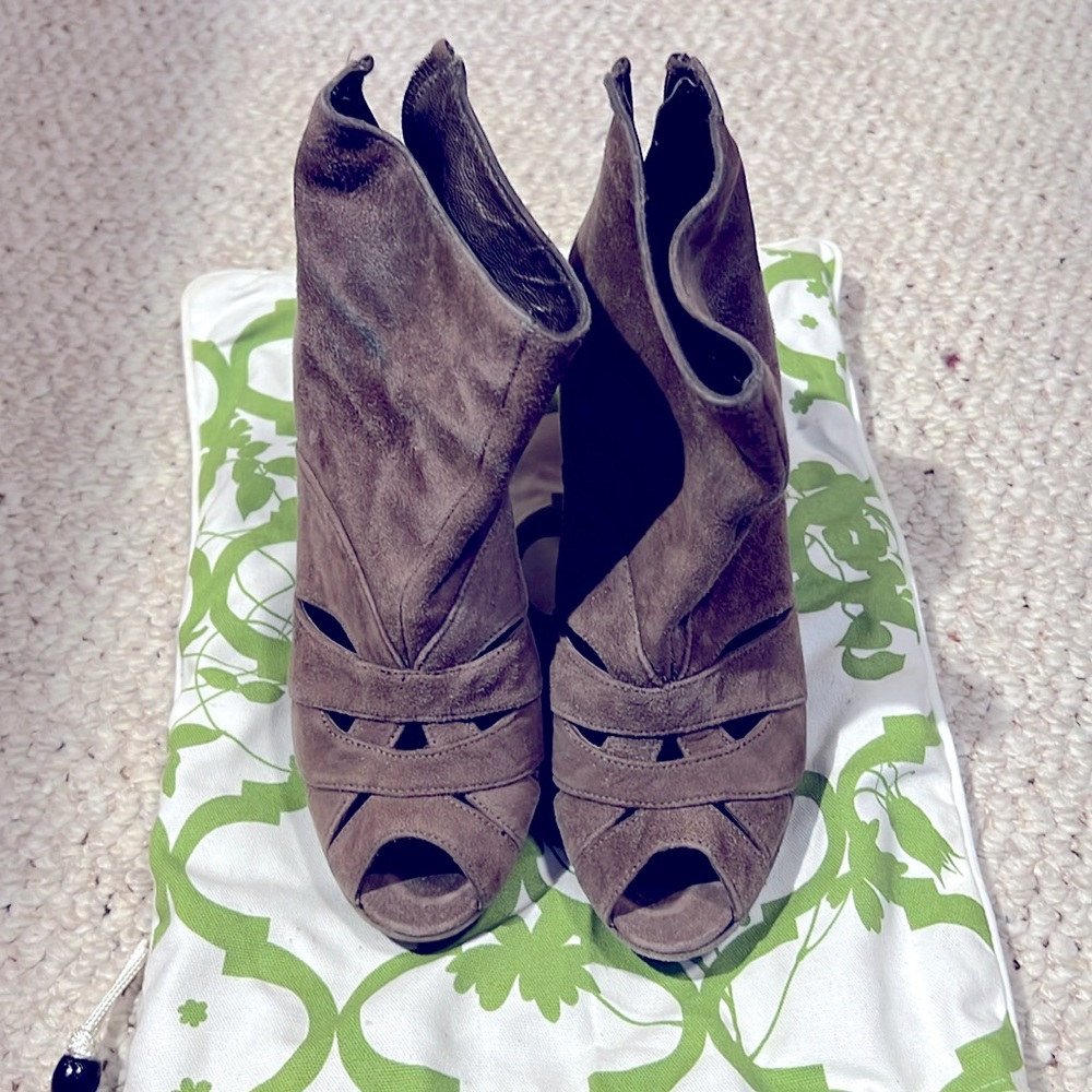 Vintage stiletto Heel bootie Size 4.5 Tan Color